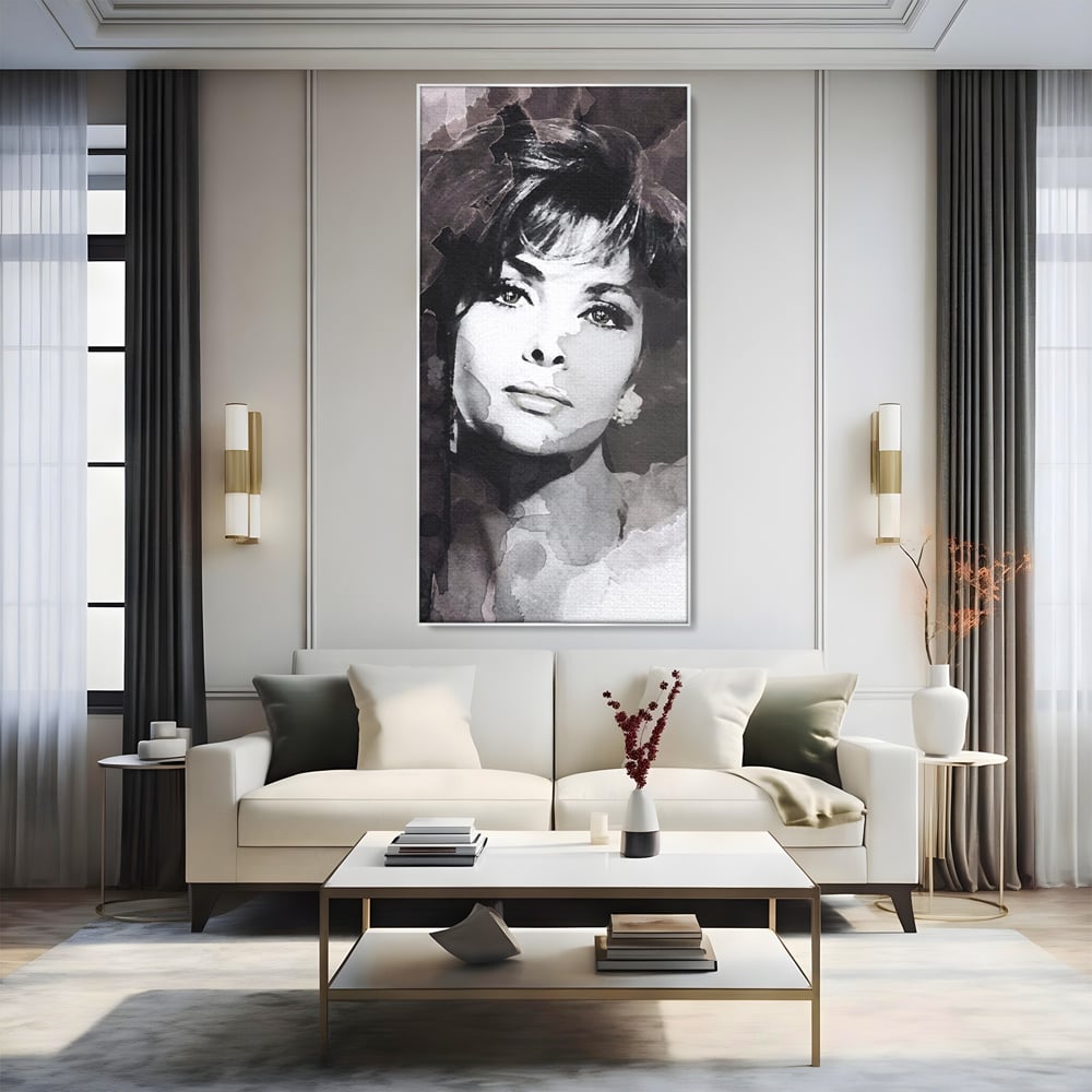 Tablou canvas cu tablou canvas cu portretul actritei sophia loren, in rama de aluminiu argintiu, pe perete intr-un living